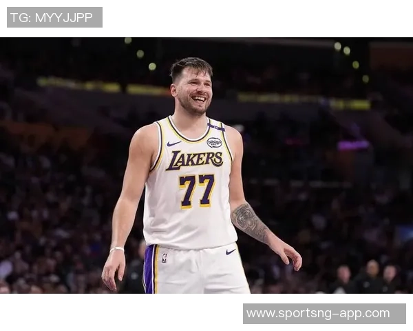 老詹如何适应新环境东契奇赞其经验丰富无可替代