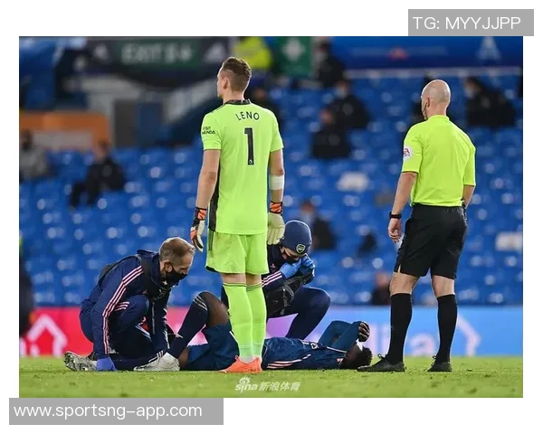 曼联全队提前抵达埃兰路球场备战客战利兹联赛事